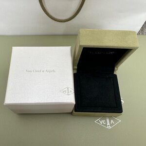 Van Cleef & Arpels Necklace Box with Outer Box & Case – Excellent Condition